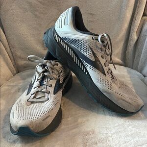 Brooks Adrenaline GTS 22
Sz 13EE